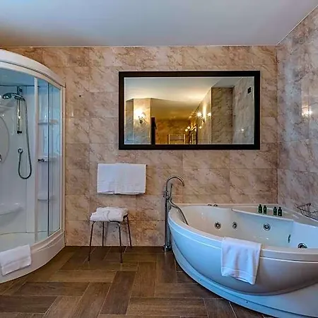 Western Rocca Hotel 4*