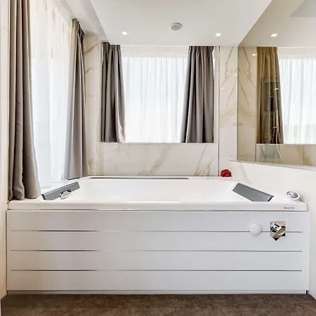 Western Rocca Hotel 4*