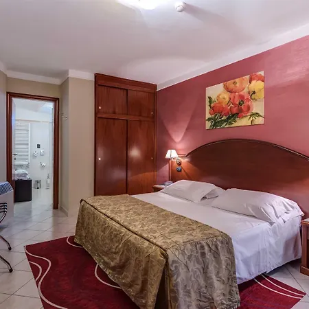 Western Rocca 4* كاسينو